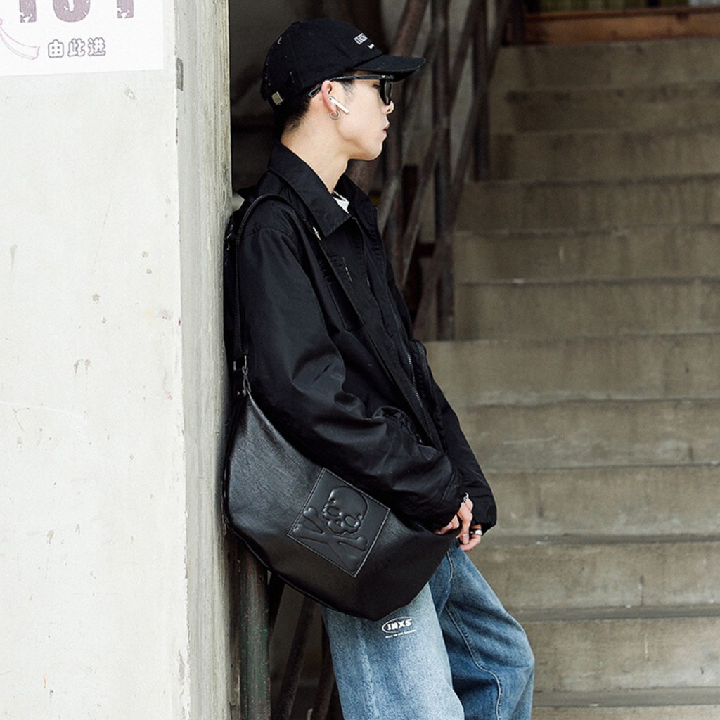 Túi Đeo Chéo Vai Phong Cách Hàn Quốc Cho Nam Nữ Chất Liệu Da Pu Mềm Mại Bền Đẹp Không Thấm Nước Họa Tiết Đầu Lâu Màu Đen | BigBuy360 - bigbuy360.vn