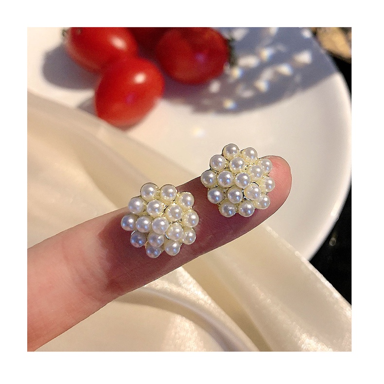 Bông tai đính ngọc trai phong cách đơn giản