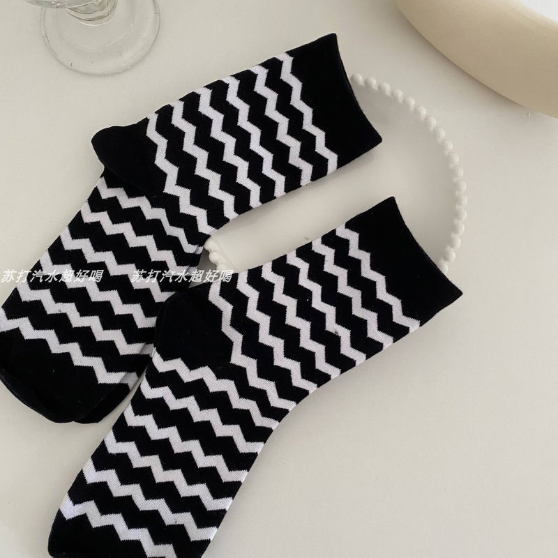 Vớ Nữ Họa Tiết Sọc Trắng Đen Đơn Giản