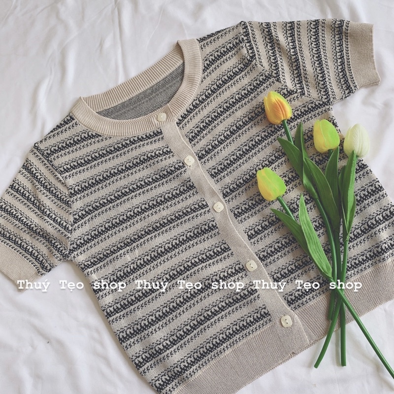 [Hàng sẵn/Video] Áo len croptop kẻ đen cộc tay cúc dọc | BigBuy360 - bigbuy360.vn