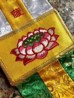 Phan ngũ sắc (thêu 2 mặt)