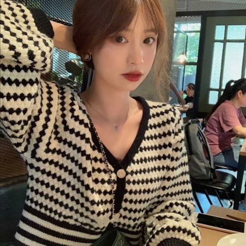 Áo Khoác Len Cổ Chữ V Họa Tiết Kẻ Sọc Phong Cách Retro Cho Nữ