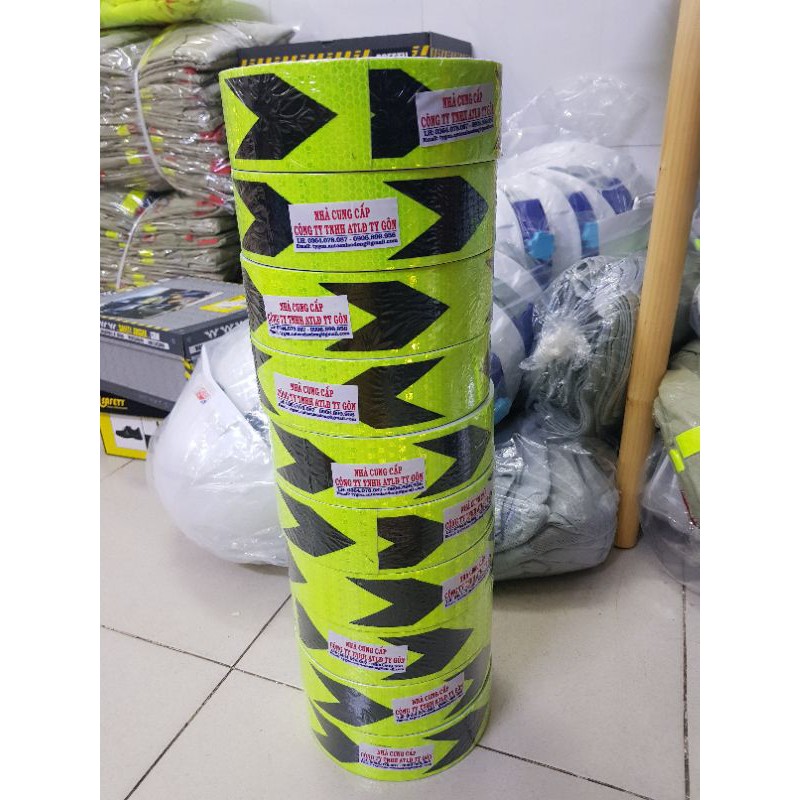 Băng keo decal phản quang màu xanh chuối - Mũi tên đen