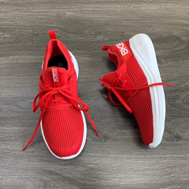 Giày thể thao skechers auth new cần thanh lí ạ, pass lỗ lun ak màu đỏ mang trẻ trung sành điệu lắm lun