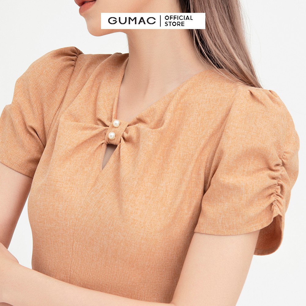 Đầm dáng ôm nữ nhún tay khoét cổ GUMAC thiết kế công sở trẻ trung màu nâu DB441 | BigBuy360 - bigbuy360.vn