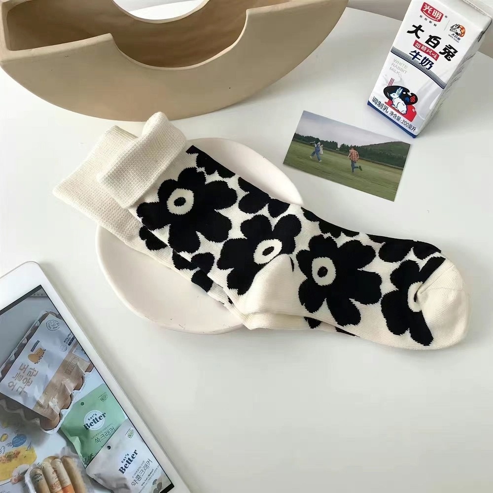 Vớ len họa tiết hoa phong cách Retro Hàn Quốc xinh xắn cho nữ