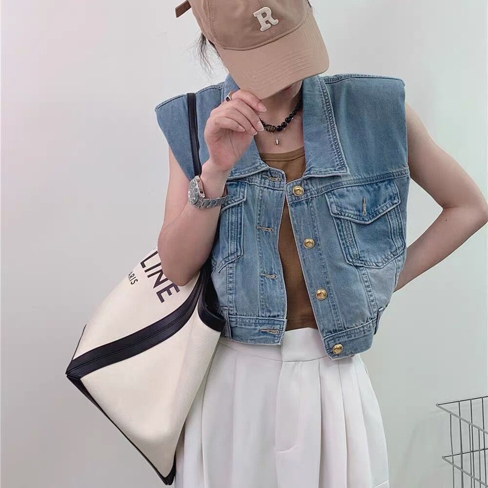 Áo Khoác Denim Mỏng Không Tay Lưng Cao Phối Khóa Vàng Tinh Tế