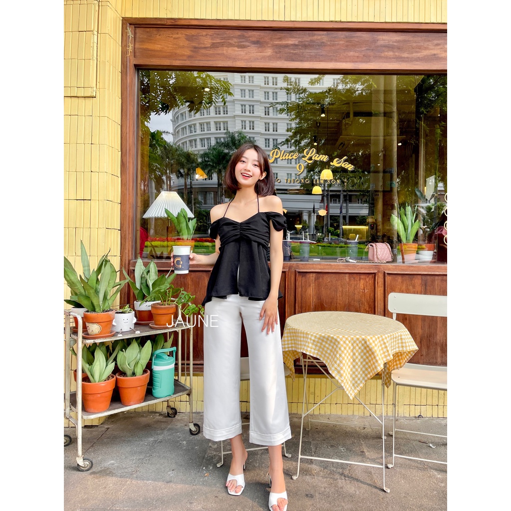 [Mã FAMARAL2 giảm 10K đơn 50K] Áo bẹt vai JAUNE thiết kế xẻ tà trước- NIKKI top | BigBuy360 - bigbuy360.vn