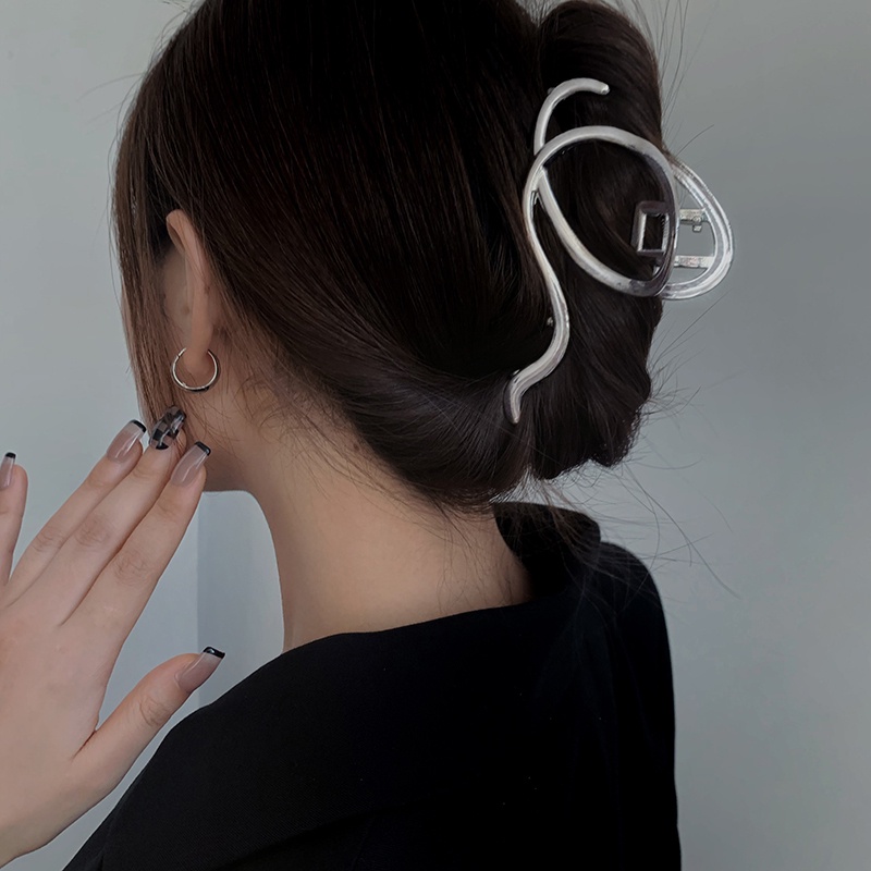 Kẹp Tóc Hình Cá Mập Rỗng Dễ Phối Đồ Thời Trang Cho Nữ