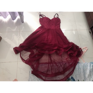 Đầm dự tiệc. Đầm đuôi tôm. 62kg trở xuống vừa. Chất liệu dày dặn . Ren dày. Thích hợp dự tiệc cưới. Chấp nhận trả giá ..