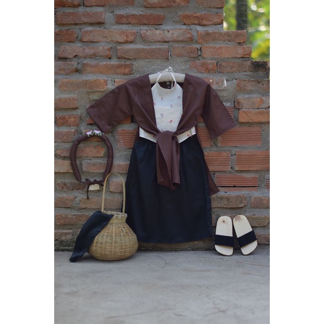 TỨ THÂN TRẺ EM ÁO TỨ THÂN CHO BÉ GÁI (NHIỀU MAÙ) VẢI COTTON HÀN + YẾM TRẮNG IN HOA VẢI MỸ KÈM VÁY, KHOÁC, MẤN [IB SIZE)