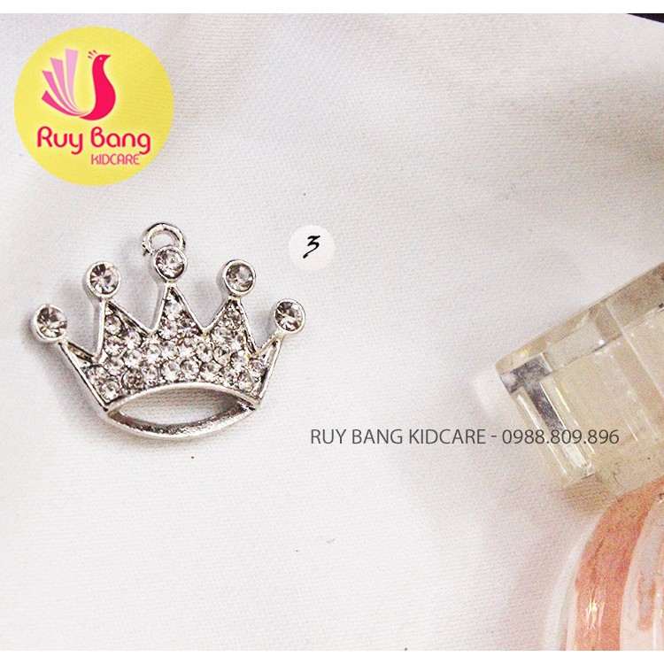 Cành lá kim loại, center đá đính hoa vải handmade