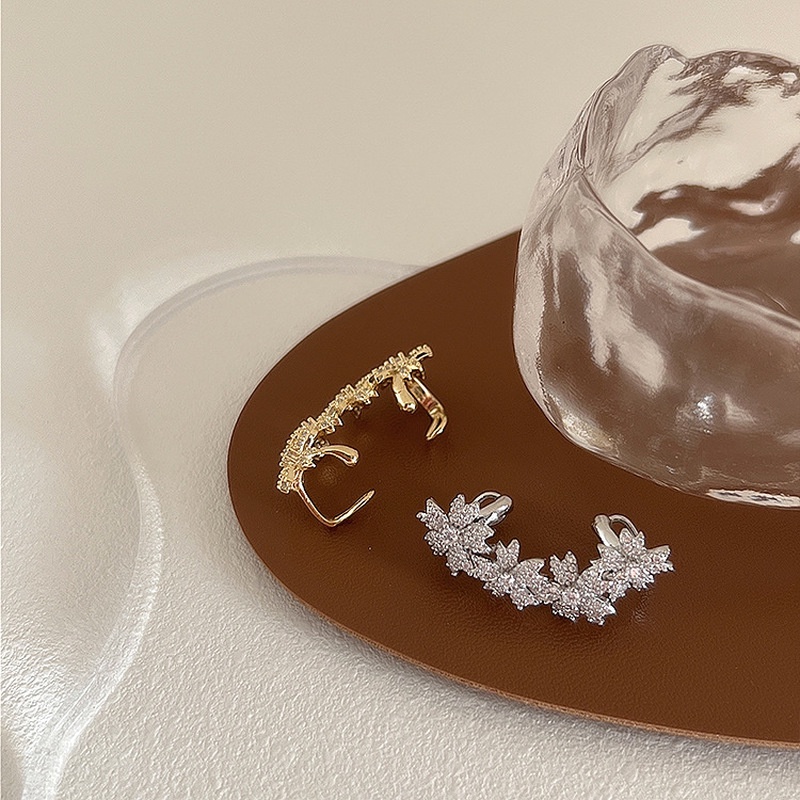 1 Khuyên Kẹp Vành Tai Trái Đính Đá Zircon Thời Trang Sang Trọng Đơn Giản Nhẹ Dễ Phối Đồ