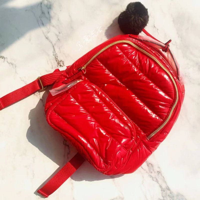 [ Gift 2022 ] Ba Lô Es.te Lâuder Nền Đỏ Khóa Bông Đen