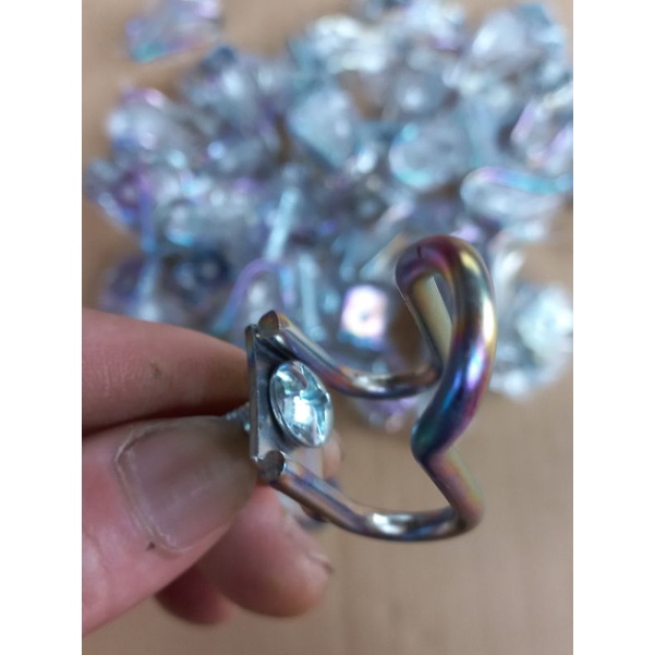 móc treo đồ chữ U bằng ti tan 7 màu