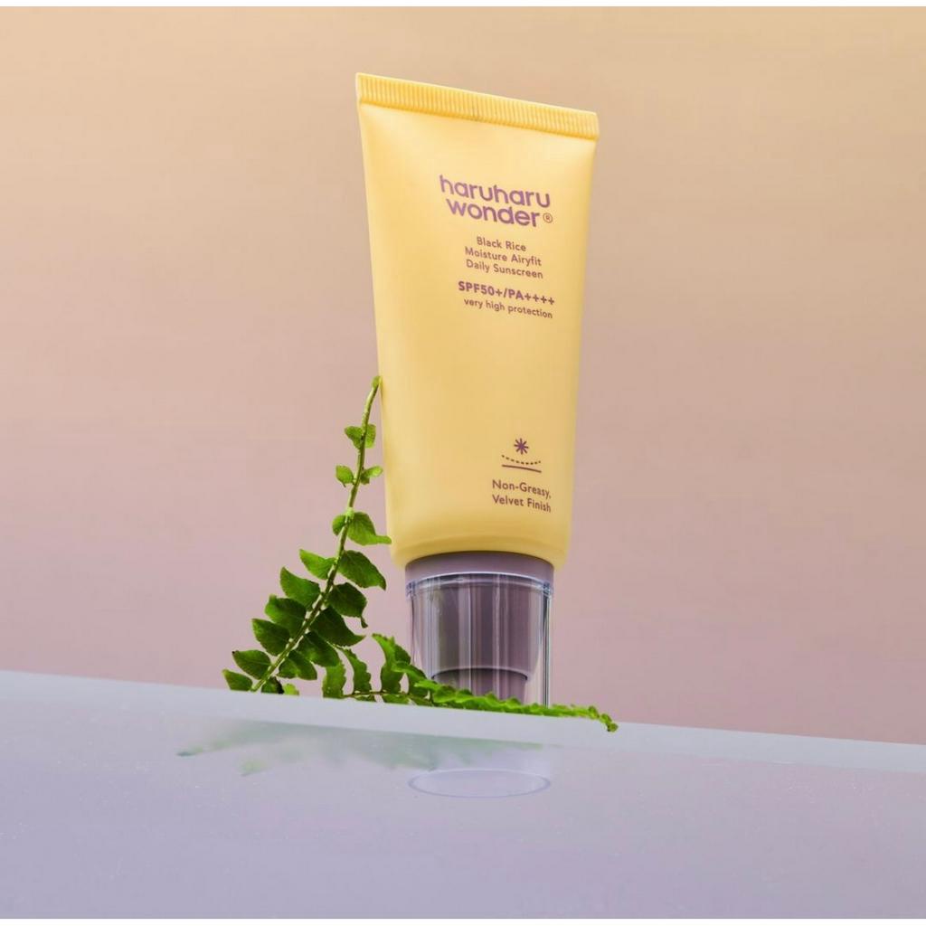 Kem chống nắng hữu cơ, thuần chay  Black Rice Moisture Airyfit Daily