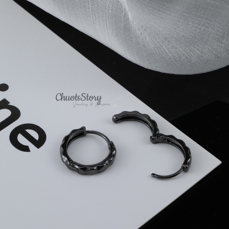 Khuyên tai nam nữ hoạ tiết vát kim cương cá tính, bông tai titan thời trang unisex - KTU0001 - ChuotsStory