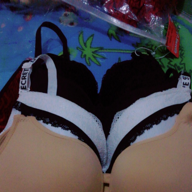 Combo 4 áo lót của c Trần phưong
