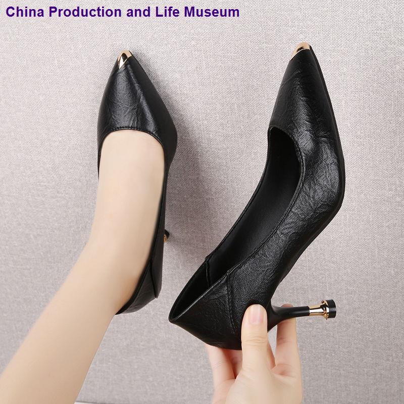 ✾Giày cao gót da mềm mũi nhọn đính kim loại thời trang cho nữ