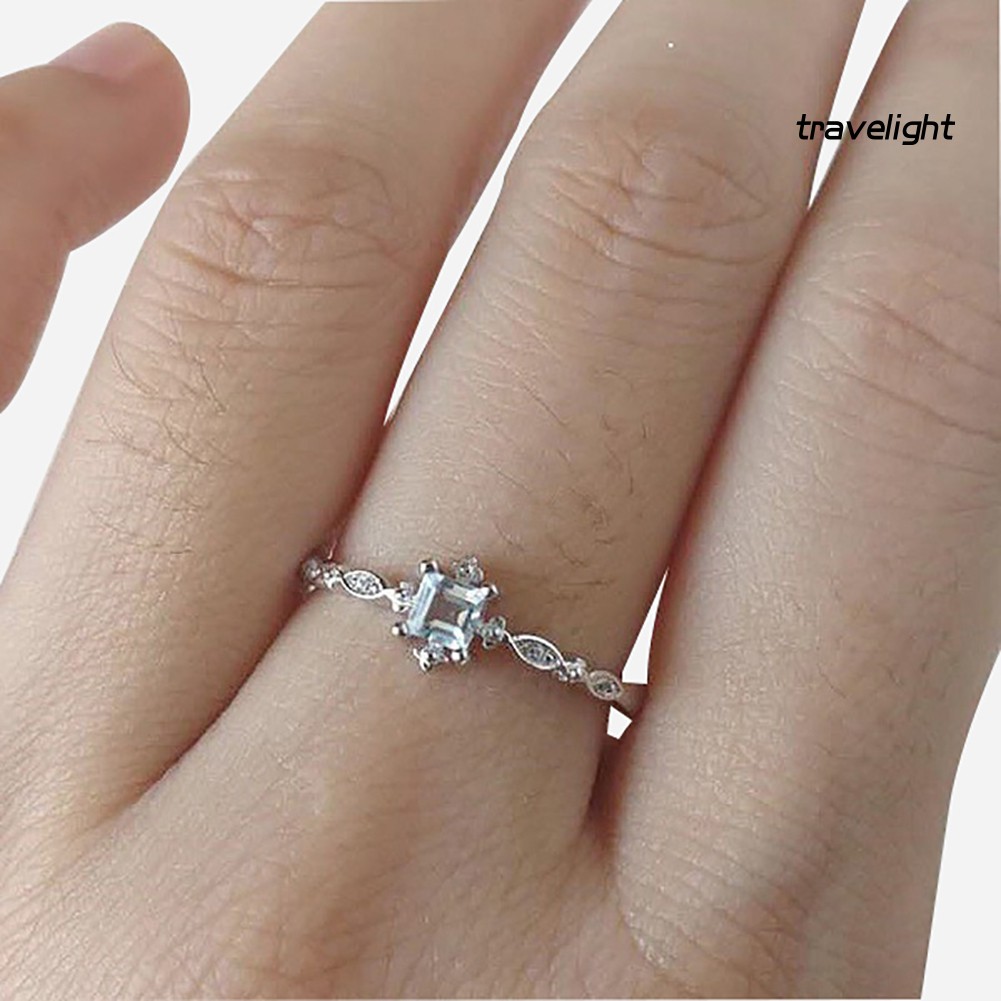 Nhẫn Đính Hôn Đính Đá Zircon Hình Lập Phương