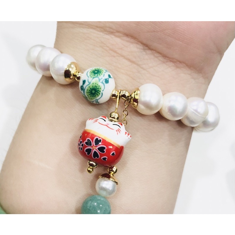 Vòng Tay Ngọc Trai 8 Ly Mix Charm Sứ Hình Mèo May Mắn - Ngọc Trai Trường Thịnh