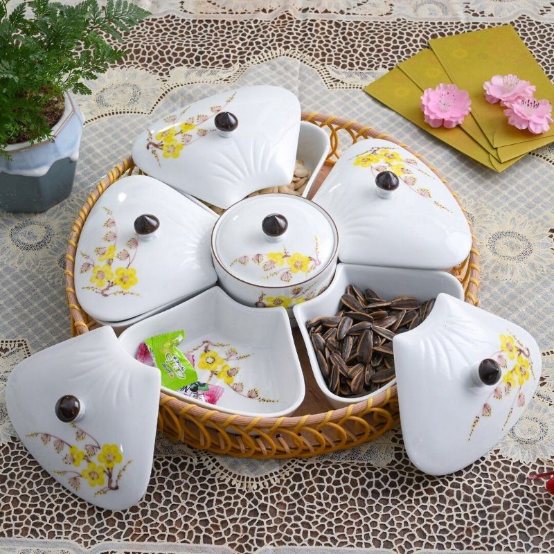 Khay đựng mứt ,bánh kẹo tết kèm khay mây.Đường kính 32cm.Hàng sứ Bát Tràng.