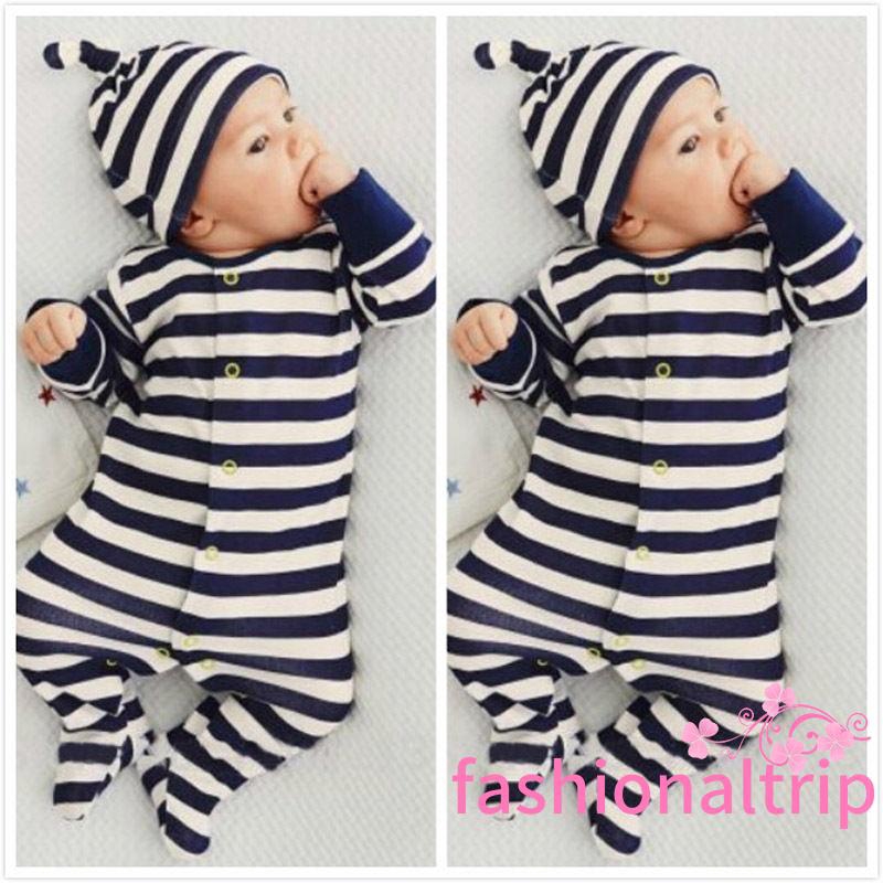 Jumpsuit có nón trùm đầu kiểu dáng thời trang xinh xắn cho các bé