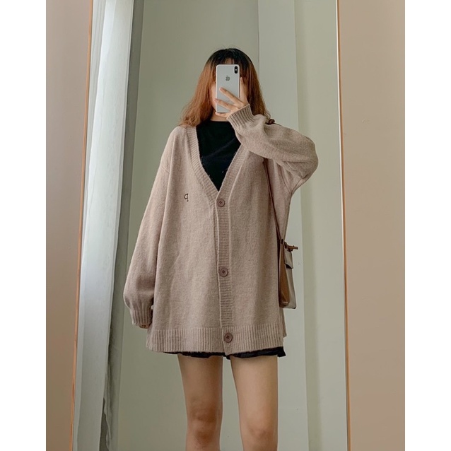 Áo cardigan len cúc dọc thêu chữ P