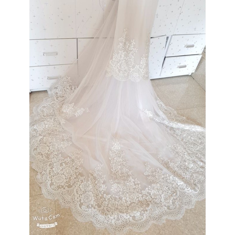 Ao dài cô dâu thanh lý.