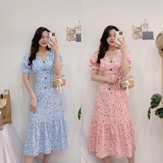 Đầm hoa nhí dự tiệc dài hồng, Váy hoa nhí đuôi cá Cao Cấp dáng xòe cổ V đính khuy gỗ tay ngắn, họa tiết hoa trắng