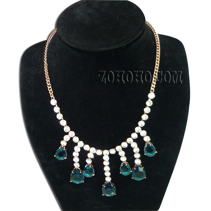 Vòng cổ đính đá sang trọng