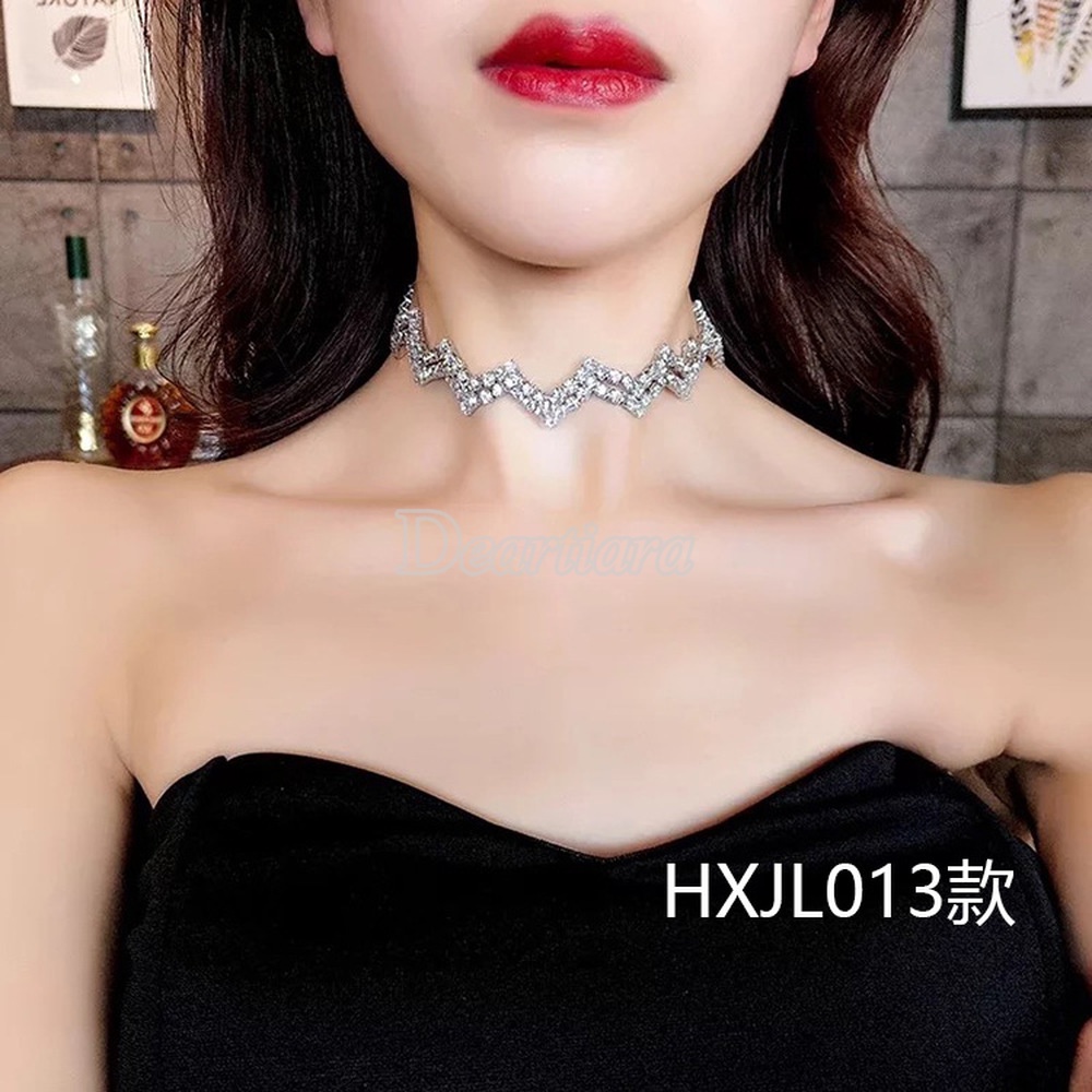 Vòng cổ mặt hoa đính kim cương giả lấp lánh