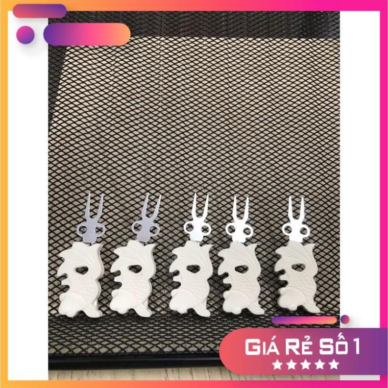 Xiên chuối nhựa