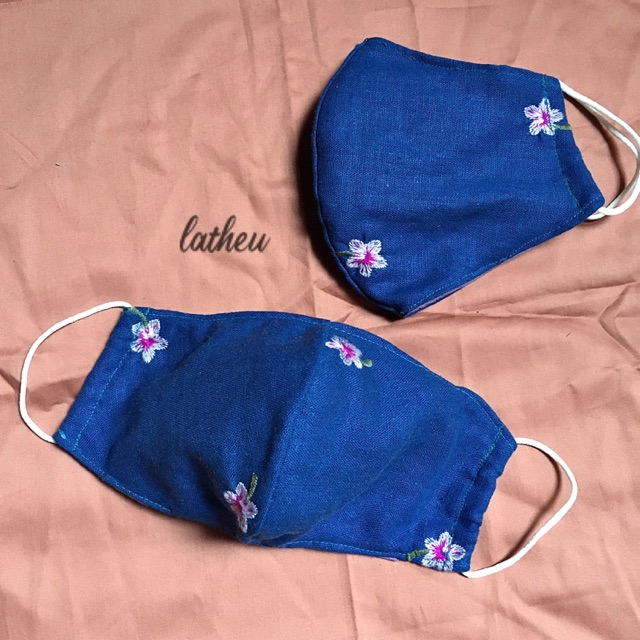Khẩu trang thêu hoạ tiết hoa đào