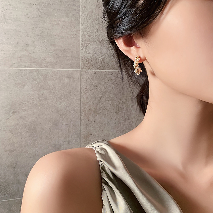 Hoa tai vòng ngọc trai phong cách Hàn Quốc thời trang