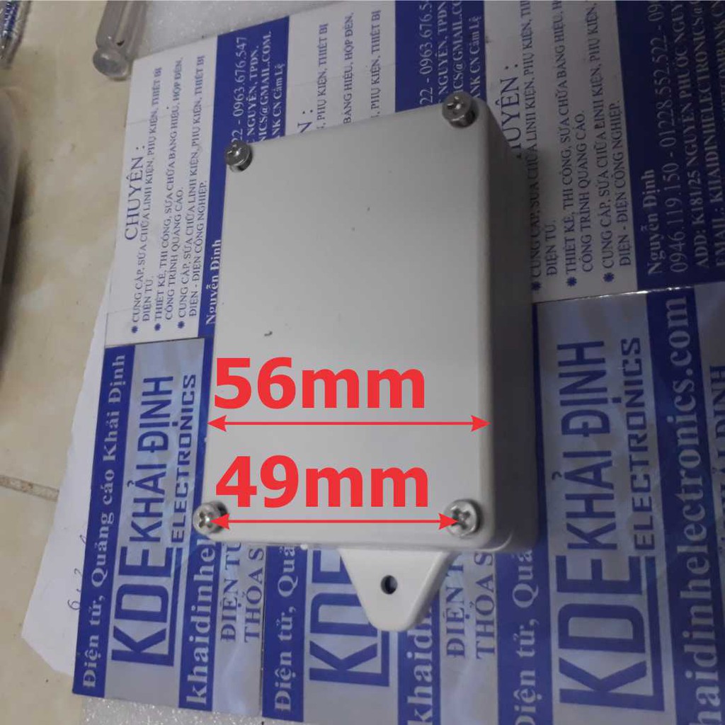 2 cái hộp nhựa kín nước 82x56x33mm màu trắng có tai ngoài kde4175