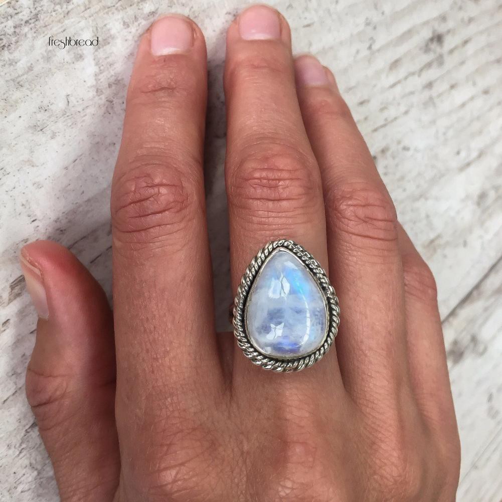 Nhẫn đeo ngón tay đính đá mặt trăng nhân tạo lớn hình giọt nước tuyệt đẹp