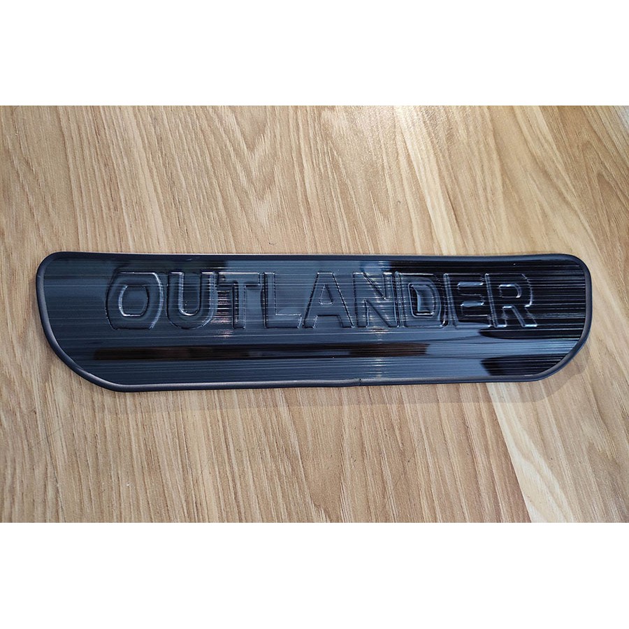 Ốp Bậc Cửa, Nẹp Bước Chân Outlander 2018 2019 2020 2021 2022 Mẫu Titan Cao Cấp + tặng keo trợ dính