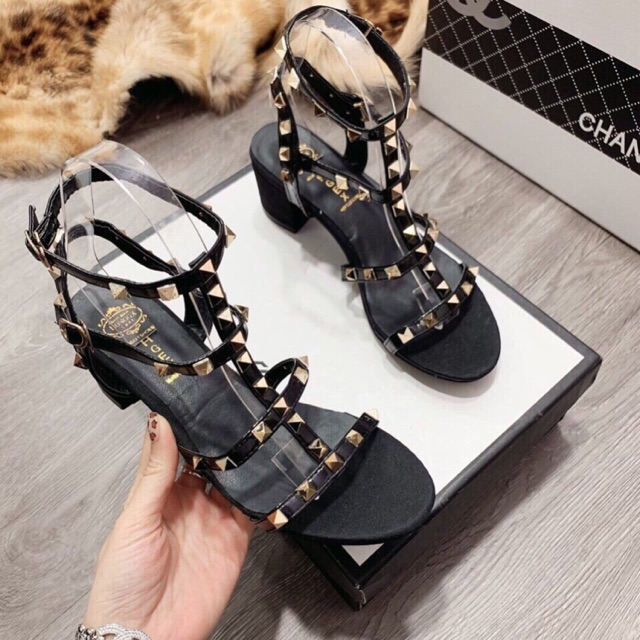 SANDAL ĐINH