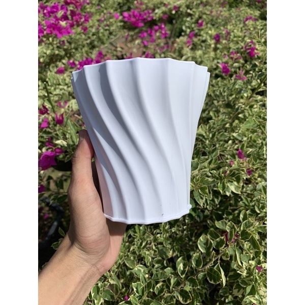 Chậu xoắn cao trồng hoa kiểng để bàn sang trọng