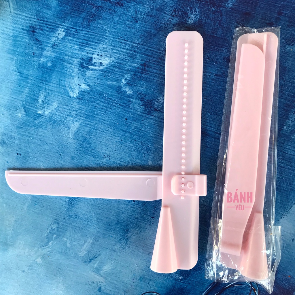 Dụng Cụ Chà Láng Mặt Bánh Kem 2 Cạnh - DC113