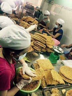 Cơm cháy chà bông đặc sản Sài Gòn