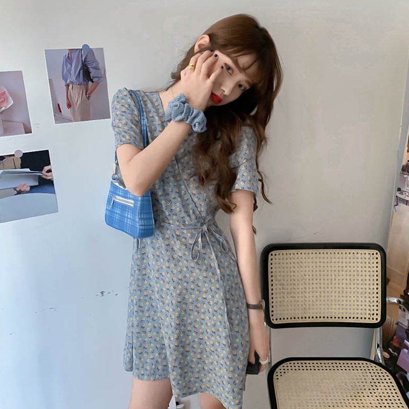 Đầm hoa nhí vintage xanh pastel dáng ngắn cổ tim ulzzang Hàn Quốc V88 - Peyy Clothing