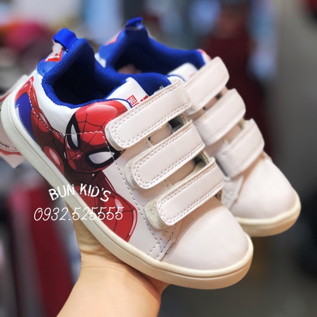 Giầy sneaker nhện H&M