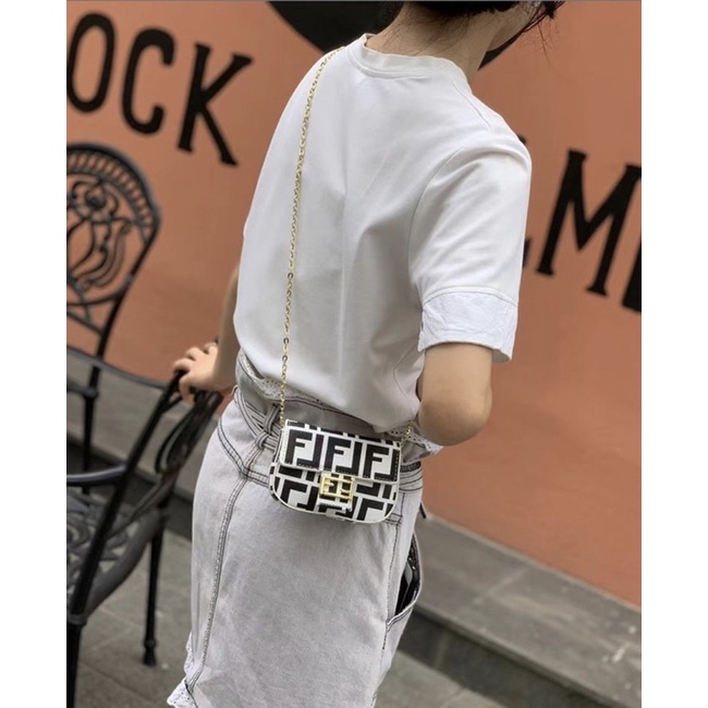 Túi Xách Rinni, Túi đeo chéo mini dáng chữ nhật khoá ngang nút hít kim loại vàng