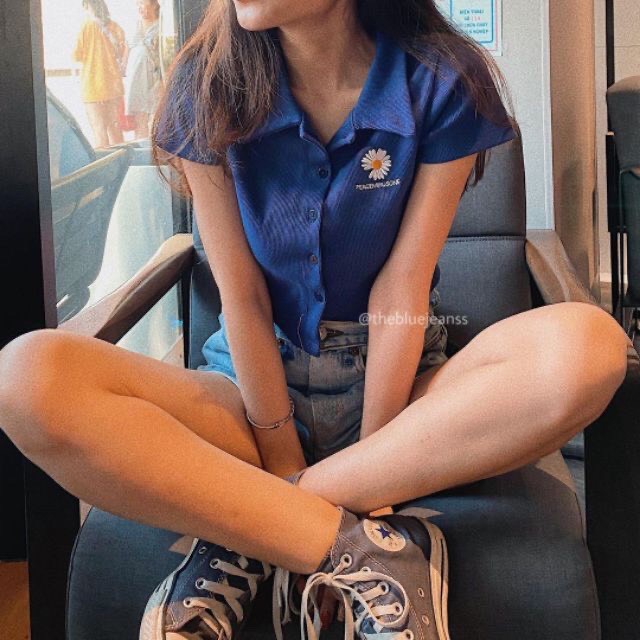 Áo croptop polo thêu hoa cúc xinh cái nút dễ thương xinh