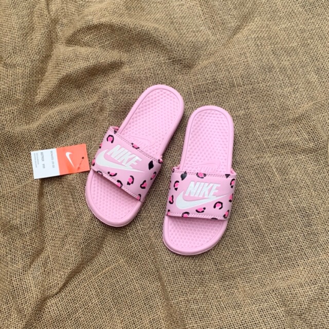 Dép quai ngang nike màu hồng đóm dành cho nữ size 36-40