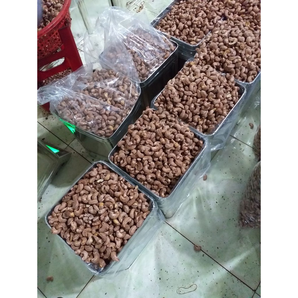 HẠT ĐIỀU RANG MUỐI BÌNH PHƯỚC-500gram- (loại hạt điều vỡ ,còn vỏ lụa)