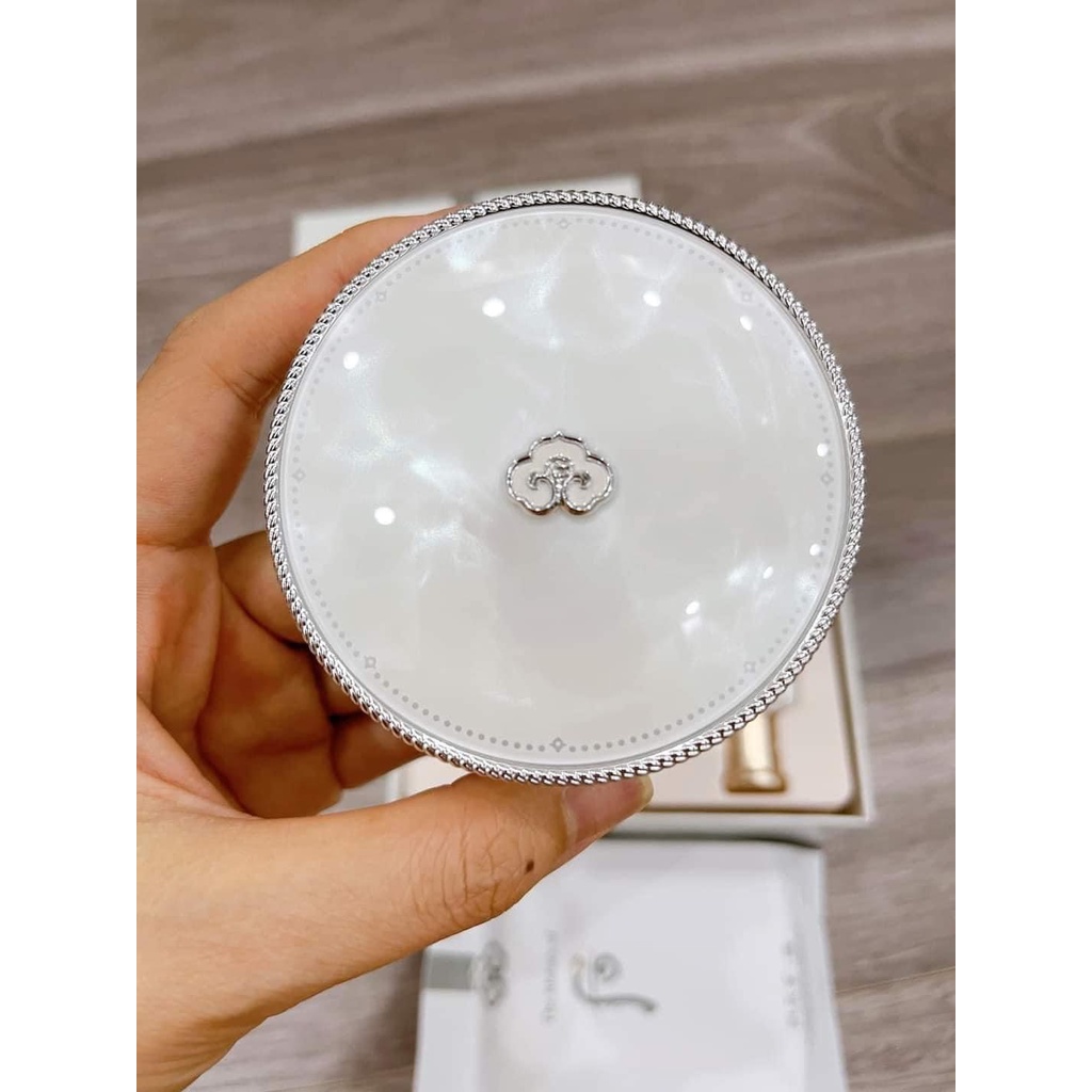 Phấn Nước Whoo Cao Cấp Dưỡng Trắng Da Radiant White Moisture Cushion Foundation SPF50+ tone 21