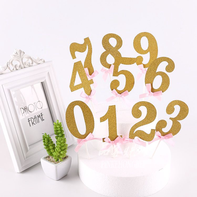 Que cắm bánh chữ số phủ kim tuyến lấp lánh màu vàng có nơ (size nhỏ)